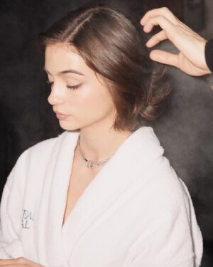 Lisa-Marie Koroll Instagram - Erstes Mal Berlinale! @LisaMarieKoroll hat @voguegermany zu ihrem Getting-ready mit @armanibeauty mitgenommen. Wischen Sie durch die Galerie, um Lisa-Maries Vorbereitungen für den Red Carpet zu entdecken.
#voguegermany #berlinale #berlinale2024
(Fotos: @robinkater für @armanibeauty #makeup)