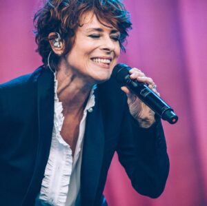 Lisa Stansfield Instagram - We had such a great time on that stage last night! Thank you all for being so gorgeous!

@hardwicklivefestival @darran_moore_photography
