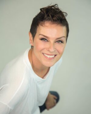 Lisa Stansfield Instagram - Tune into @thismorning on ITV tomorrow at 10:30am to catch Lisa performing live 🥳 #itv #thismorning #affection