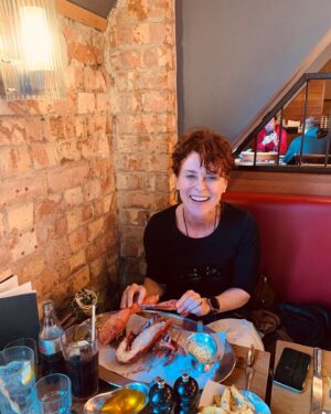 Lisa Stansfield Instagram - Out shopping and decided to treat myself to a giant tasty crustacean!! Delicious! 😋  #yum #happytime