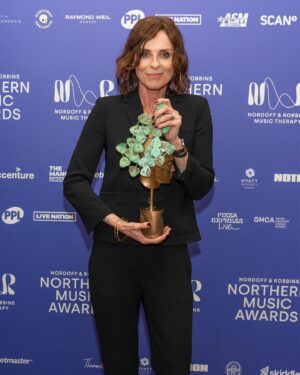 Lisa Stansfield Instagram - It was such an honour to receive the Nordoff & Robbins Northern Icon award from Andy Burnham in Manchester on Tuesday. 
A very special night. 
N&R are an amazing charity who constantly show us just how magical music can be.
Thank you so much. ♥️
@nordoffrobbins 
@nightmayor2024