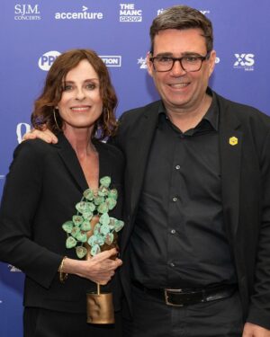 Lisa Stansfield Instagram - It was such an honour to receive the Nordoff & Robbins Northern Icon award from Andy Burnham in Manchester on Tuesday. 
A very special night. 
N&R are an amazing charity who constantly show us just how magical music can be.
Thank you so much. ♥️
@nordoffrobbins 
@nightmayor2024