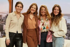 Lisa Whelchel Instagram - Such an amazing time with @drewbarrymore talking about daughters, growing up in show business as a child and the season premiere of @collectorscall. Check local listings and tune into @thedrewbarrymoreshow today to join the fun and hugs! 🤗