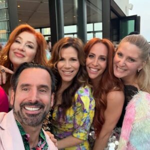 Lisa Ann Walter Instagram - Kicking off pride 
@gurusmagazine launch #30days30voices covers
- among stellar company. You made it happen, @derekwarburton!
.
Modern Dynasty look by @_zhivago_ 
Style @miss_kellyjohnson 
Hair @dvohair 
100 carat emerald & diamond necklace - @toddsensoli