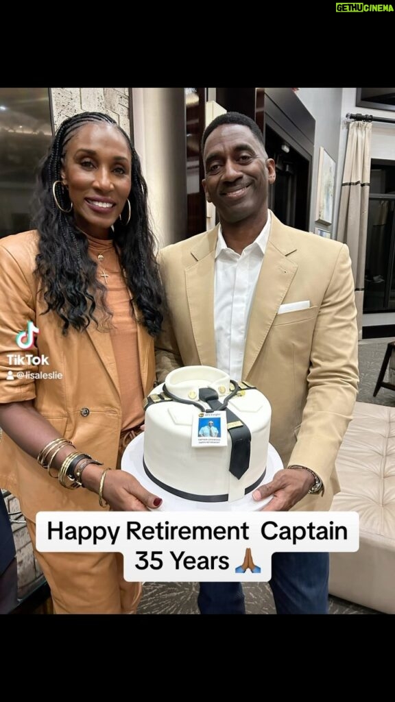 Lisa Leslie Instagram - Thank you for your service and protection of our country with the #Airforce🇺🇸 and being an amazing essential worker flying for @ups especially during the pandemic! Happy retirement my love♥️♥️♥️🙏🏾🙏🏾🙏🏾 #35years of service