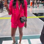 Lisa Leslie Instagram – It’s still my birthday! @wnba game was a perfect celebration! Got to see one of my favorite players @breannastewart30 ball out for the @nyliberty 🗽💕💕
Outfit: @veronicabeard 💕
Styled by: @getgorgeouswithnita