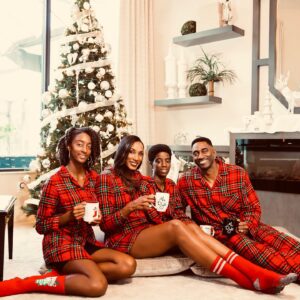 Lisa Leslie Instagram - Merry Christmas ✝️🙏🏾

Photo credit: @vanessaespinalphoto