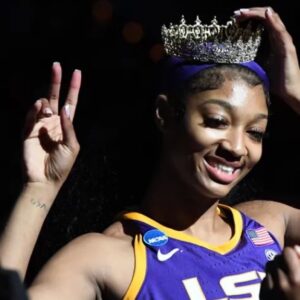 Lisa Leslie Instagram - CONGRATULATIONS TO THE LSU TIGERS🏆 You ladies did it💍💍💍💍💍💍💍💍 And CROWN the Bayou Barbie @angelreese10 ✌🏾👑 #womensupportingwomen Song | @flaujae - BIG 4 📸 @tallswag