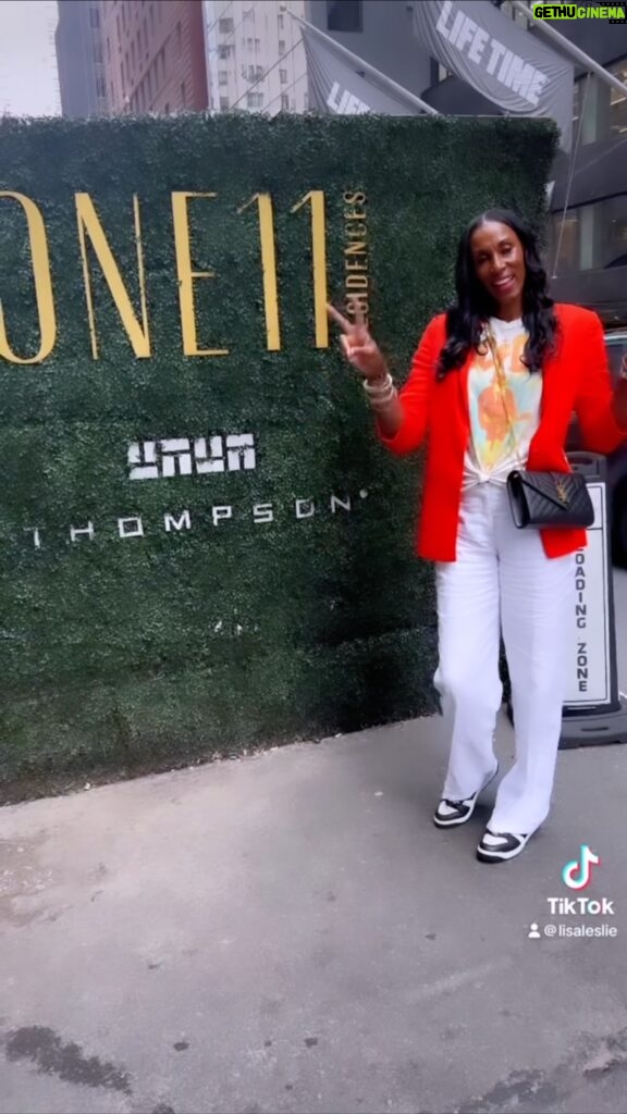Lisa Leslie Instagram - Birthday Vibes in the city🧡🎉🎉🎉🎉🎉🎉🎉🙏🏾🙏🏾🙏🏾 Thankful! Family first🙏🏾