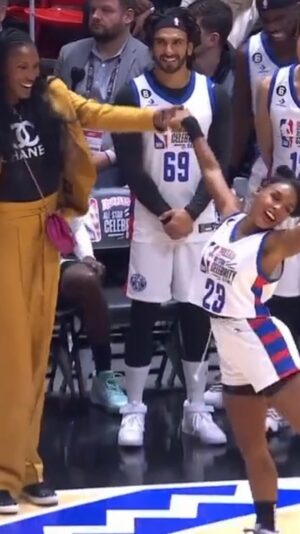 Lisa Leslie Instagram - Queens recognize Queens👑👑

This moment between @lisaleslie and @janellemonae is everything💫

#allstar #nbaallstar #wnba #janellemonae (video via janellemonae/ig)