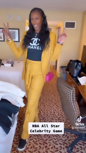 Lisa Leslie Instagram - NBA All-Star Weekend✌🏾
Suit by : @albalegacy 
Hair & Make up: @dolledbydorie