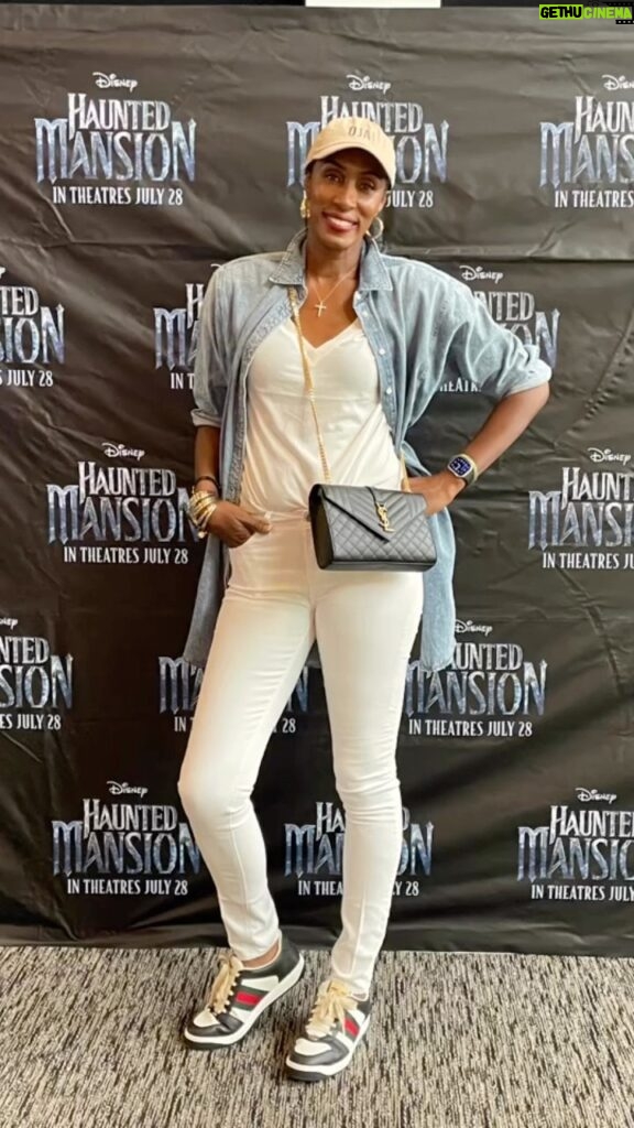 Lisa Leslie Instagram - Hey guys, @disneystudios did not disappoint with @hauntedmansion ! It was intense and laugh out loud funny all at the same time! With my girl @tiffanyhaddish bringing the comedy with the legend #dannydavito, #RasarioDawson and #OwenWilson Be ready at every turn🍿🍿🍿🍿🍿 In theaters tomorrow July 28th #HauntedMansion