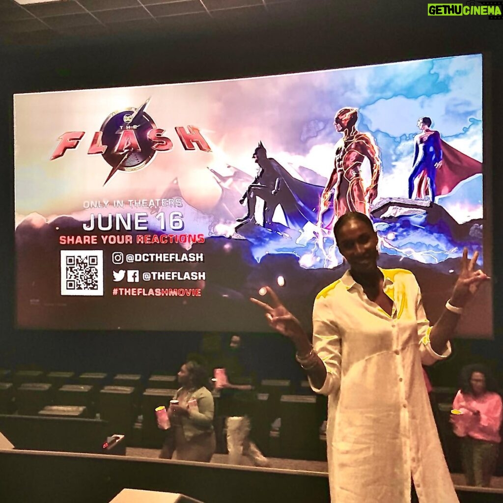 Lisa Leslie Instagram - Hey guys, my family and friends screened @dctheflash which opens exclusively in theaters on June 16th and Michael Keaton returns as Batman! There are more awesome DC Superhero cameos you don’t want to miss! #TheFlashMovie #WarnerBros Did it again!!