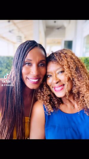 Lisa Leslie Instagram - It’s been a long year fighting stomach cancer but you did it Mommy!! Happy 76th Birthday!! God is Good All The Time!! Even when times are tough! Thank you Jesus for healing 🙏🏾🙏🏾🙏🏾♥️♥️♥️ Can I get a Happy Birthday and an Amen?

P.S. This is her song😂😂