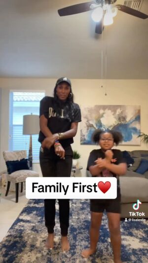 Lisa Leslie Instagram - Family First! Just keep moving Mommy!  Dancing brings joy to our souls💃🏾💃🏾💃🏾 #CancerSurvivor