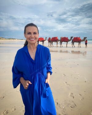 Lisa Wilkinson Instagram - Camel rides at sunset on Cable Beach. I’ve certainly had worse days at the office… ❤️❤️❤️

#wanderoutyonder #westernaustralia #wa #TheProjectDoesWA #Broome #theprojecttv
