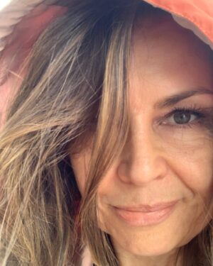 Lisa Wilkinson Instagram - The look of a woman who knows she has coffee coming! Happy Friday everyone. xx 😋 ☕️