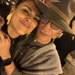 Liz Gallardo Instagram - #tbt de uno de los días más felices en toda mi carrera. #sep2023 #guadalajara #mycity Celebrar los #premiosariel en mi hermosa ciudad, en dos de los recintos más imponentes, importantes , bellos y especiales que nos representan a los tapatíos no tuvo comparación! El majestuoso @teatrodegolladogdl lucio en todo su esplendor en esta importante celebración para todo nuestro gremio. Así mismo la fiesta estuvo espectacular (como siempre debe ser) en el #InstitutoCulturalCabañas el más bello espacio posible para una celebración cómo está. Nuestro Cine merece todo el glamour y la elegancia que ameritan unos premios como estos. Gracias a @culturajalisco por echar la casa por la ventana para celebrar cómo se debe. Gracias a su directora, mi paisana por ser la mejor anfitriona ! Gracias @academiacinemx por confiar en mi estado #Jalisco para llevar a cabo este evento. EL ARIEL NUNCA MORIRÁ! No lo permitiremos ! QUE VIVA EL CINE MEXICANO! M hermoso outfit (no es por presumir pero fue uno de los más espectaculares de la noche ) es de la maravillosa diseñadora @karlammdelc amiga querida y paisana, su bellísima marca @suiteveintiuno Mis accesorios fueron de @amorapachegdl y mis espectaculares aretes de @torcabrand Sobretodo y lo más lindo de la noche , fue encontrarme con gente muy querida que respeto y admiro mucho. Colegas que han sido mi origen de inspiración desde muy joven para dedicarme a esto. Gracias gracias gracias por compartir colegas ! Mi hermana del alma @gadelagarza Mi madre chula @lauradeita Mi Sobri diabólica @paugaitan Mi idola siempre @ofeliamedina_ M director amado de #cincodemayolabatalla @rafalaradirector Mi querido viejo amigo @robertososamx Uno de mis directores favoritos @alejandrogonzalesinarittu La bella y adorada @valeriagiordano7 Y mi queridísimo paisano , mi #sixtoenvivo @ponchohd Y por supuesto mi cómplice de mil aventuras , mi vieja bruja @galatea.gizeht my date Los amo mucho a todos ! 🙏🏼🥹🩵🩵🩵🩵🩵🩵🩵 #entrega65ariel #cinemexicano #happines #amigos #picoftheday #smile 📽️🎥🎞️