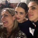Liz Gallardo Instagram - #tbt de uno de los días más felices en toda mi carrera. #sep2023 #guadalajara #mycity Celebrar los #premiosariel en mi hermosa ciudad, en dos de los recintos más imponentes, importantes , bellos y especiales que nos representan a los tapatíos no tuvo comparación! El majestuoso @teatrodegolladogdl lucio en todo su esplendor en esta importante celebración para todo nuestro gremio. Así mismo la fiesta estuvo espectacular (como siempre debe ser) en el #InstitutoCulturalCabañas el más bello espacio posible para una celebración cómo está. Nuestro Cine merece todo el glamour y la elegancia que ameritan unos premios como estos. Gracias a @culturajalisco por echar la casa por la ventana para celebrar cómo se debe. Gracias a su directora, mi paisana por ser la mejor anfitriona ! Gracias @academiacinemx por confiar en mi estado #Jalisco para llevar a cabo este evento. EL ARIEL NUNCA MORIRÁ! No lo permitiremos ! QUE VIVA EL CINE MEXICANO! M hermoso outfit (no es por presumir pero fue uno de los más espectaculares de la noche ) es de la maravillosa diseñadora @karlammdelc amiga querida y paisana, su bellísima marca @suiteveintiuno Mis accesorios fueron de @amorapachegdl y mis espectaculares aretes de @torcabrand Sobretodo y lo más lindo de la noche , fue encontrarme con gente muy querida que respeto y admiro mucho. Colegas que han sido mi origen de inspiración desde muy joven para dedicarme a esto. Gracias gracias gracias por compartir colegas ! Mi hermana del alma @gadelagarza Mi madre chula @lauradeita Mi Sobri diabólica @paugaitan Mi idola siempre @ofeliamedina_ M director amado de #cincodemayolabatalla @rafalaradirector Mi querido viejo amigo @robertososamx Uno de mis directores favoritos @alejandrogonzalesinarittu La bella y adorada @valeriagiordano7 Y mi queridísimo paisano , mi #sixtoenvivo @ponchohd Y por supuesto mi cómplice de mil aventuras , mi vieja bruja @galatea.gizeht my date Los amo mucho a todos ! 🙏🏼🥹🩵🩵🩵🩵🩵🩵🩵 #entrega65ariel #cinemexicano #happines #amigos #picoftheday #smile 📽️🎥🎞️