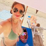 Liz Gallardo Instagram - Unas mini vacaciones para recargar las pilas antes de arrancar nuevo proyecto……. Pronto les cuento! 😍👍🙏🏼🎥📺👏🏼👏🏼👏🏼👏🏼👏🏼 Uno de los mejores viajes de mi vida con mi #foreversoulmate @inchisandrose para celebrar su cumple especial y reafirmarnos , como bien lo aprendimos en nuestra bíblia #sexandthecity , que NUESTRAS ALMAS GEMELAS REALES, SON NUESTRAS VERDADERAS AMIGAS. 👩🏻‍🤝‍👩🏼✨ #mommycarrie #babycarrie #fridakhalor Y para que no se nos olvide , me hice con ella mi primer tatuaje ! Tanto me resistí pero me encantó el resultado! Gracias a @li.poke por su hermoso trabajo #handpoke Una belleza! 😍😍😍 Búsquenla ! Está en #puertoescondido #oaxacamiamor #amigasporsiempre #almasgemelas #soulmate 👩🏻‍🤝‍👩🏼🩵✨💚🎊 #travelfriends #cerrandociclos