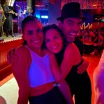 Liz Gallardo Instagram - Como fiesta patronal, este año no paré de celebrar. Y porque no ? Me pregunté yo? Porque no celebrar la vida que tanto trabajo cuesta vivir pero que tanto placer nos deja sentir. Porque no celebrar que se nos regalo un año más de vida y no olvidar que nos queda uno menos por lo cual debemos celebrar siempre. El simple hecho de respirar y estar aquí…………….. Y ahora. Por tanto agradezco a mi único Dios, el UNIVERSO , el COSMOS, ………. la vida que me dio y que me sigue regalando. Cada día y cada minuto respirando es un milagro. Y no debemos olvidarlo. Gracias a las personas que me felicitaron y me mandaron buena vibra y lindas palabras. El intercambio de energía lo es todo para mi. Y más gracias a quienes me estiman y celebraron conmigo esos días …….. cada uno de ustedes representan algo especial en mi vida y por eso los pensé y los solicité y les agradezco mucho su cariño siempre. 🥹🙏🏼✨🥰 Gracias al maravilloso @barbacabaret el mejor y más divertido lugar de México!!!! En especial al querido Alejandro gerente del lugar y a todo su equipo de seguridad empezando por Jesús por sus finas atenciones. Gracias @alexandramey_ por regalarme esa canción con tu preciosa voz y tu gran carisma! 🥹🙏🏼✨🥰👏🏼👏🏼👏🏼👏🏼👏🏼 Gracias a mi familia, a todas mis amigas , a mi asistente , a mis colegas y a la gente que te contiene y te apapacha. Son mi familia elegida y me siento honrada de su cariño. Y de que me aguanten gracias! 🤣🤣🤣🤣🤣🤣🤣 Mi carnal incluido el pobrecito…….. 😂😂😂😂😂 @frangallardo28 No puedo mencionar a todos pero ese fieston y cada uno de ustedes, estarán siempre en mi corazón. 🙏🏼✨🥰💚🎉🎈🎂 Ahora la pregunta obligada: Quieren que se vuelva emblemático y lo haga ahí cada año? VOTEN en los comentarios y LLAME YA !!!!!! 🤣🤣🤣🤣🤣👏🏼👏🏼👏🏼👏🏼👏🏼