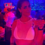 Liz Gallardo Instagram - Como fiesta patronal, este año no paré de celebrar. Y porque no ? Me pregunté yo? Porque no celebrar la vida que tanto trabajo cuesta vivir pero que tanto placer nos deja sentir. Porque no celebrar que se nos regalo un año más de vida y no olvidar que nos queda uno menos por lo cual debemos celebrar siempre. El simple hecho de respirar y estar aquí…………….. Y ahora. Por tanto agradezco a mi único Dios, el UNIVERSO , el COSMOS, ………. la vida que me dio y que me sigue regalando. Cada día y cada minuto respirando es un milagro. Y no debemos olvidarlo. Gracias a las personas que me felicitaron y me mandaron buena vibra y lindas palabras. El intercambio de energía lo es todo para mi. Y más gracias a quienes me estiman y celebraron conmigo esos días …….. cada uno de ustedes representan algo especial en mi vida y por eso los pensé y los solicité y les agradezco mucho su cariño siempre. 🥹🙏🏼✨🥰 Gracias al maravilloso @barbacabaret el mejor y más divertido lugar de México!!!! En especial al querido Alejandro gerente del lugar y a todo su equipo de seguridad empezando por Jesús por sus finas atenciones. Gracias @alexandramey_ por regalarme esa canción con tu preciosa voz y tu gran carisma! 🥹🙏🏼✨🥰👏🏼👏🏼👏🏼👏🏼👏🏼 Gracias a mi familia, a todas mis amigas , a mi asistente , a mis colegas y a la gente que te contiene y te apapacha. Son mi familia elegida y me siento honrada de su cariño. Y de que me aguanten gracias! 🤣🤣🤣🤣🤣🤣🤣 Mi carnal incluido el pobrecito…….. 😂😂😂😂😂 @frangallardo28 No puedo mencionar a todos pero ese fieston y cada uno de ustedes, estarán siempre en mi corazón. 🙏🏼✨🥰💚🎉🎈🎂 Ahora la pregunta obligada: Quieren que se vuelva emblemático y lo haga ahí cada año? VOTEN en los comentarios y LLAME YA !!!!!! 🤣🤣🤣🤣🤣👏🏼👏🏼👏🏼👏🏼👏🏼