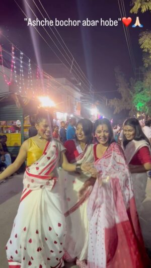 Liza Sarkar Instagram - # ashche bochor abar hobe " ❤️🌿

#durgapuja