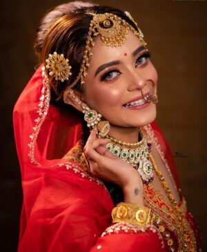 Liza Sarkar Instagram - @monimala.mondal.336 mua♥️📹 @das_joy007 
👗 @stylebybhabashis 
hairdo by @prince_ponting