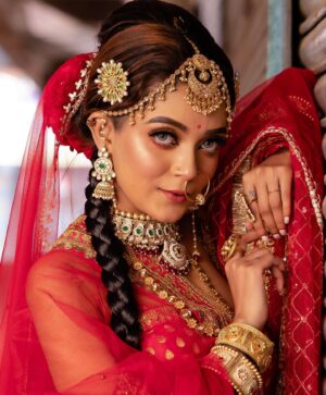 Liza Sarkar Instagram - @monimala.mondal.336 mua♥️📹 @das_joy007 
👗 @stylebybhabashis 
hairdo by @prince_ponting