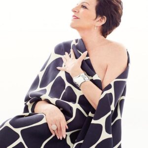 Liza Minnelli Instagram - 📸: @roberttrachtenberg 
styling:@hayley_atkin_
hair: @robertvetica
makeup: @jostrettell
manicure: @denisebourne37
cape: @maisonvalentino @pppiccioli
jewelry : @elsaperettioffiial @tiffanyandco
ring: @danarebecca
