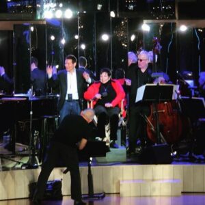 Liza Minnelli Instagram - #ThrowbackThursday - my baby, @michaelfeinsteinsings and I performing a couple months ago for @dolcegabbana at @rainbowroomnyc... I’ve been lucky in my life to have introduced several songs now considered classics. This will always be one of my favorites. #FrankSinatra and I were both blessed to have this one. 
#NewYorkNewYork #dolcegabbana #michaelfeinstein #lizaminnelli #lizawithaz #kanderandebb #rainbowroom #altasartoria #fashionshow