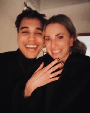 Lize Feryn Instagram - JARIG, VERLOOFD ÉN EEN GARGAMELKOSTUUM GEKREGEN! TOPDAG! 😍🥳💍 #31