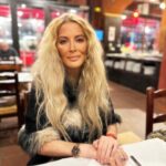 Loana Petrucciani Instagram - Super dîner au resto « La Pizza 🍕 » à Cannes, là où j’allais déjà quand j’avais 19 ans .. Que de souvenirs 🤩.. Gros bisous 💋 🩷😍 mes 🫶🫶🫶 Love U 🩷🩷🩷🩷🩷 💕💕💕 💖💖💖 💖 💖💖💖💖💖💖💖💖 ✨🌺🌺 💕 💖 loana #beauty ##frenchgirl #miroir #naturalmakeup #loveyou #influenceuse #romantic #women #selfie #love #heart #sweet #friends #blondebombshell #love #heart #sweet #friends #blondebombshell #🧡