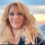 Loana Petrucciani Instagram - Lever de soleil sur la Côte d’Azur .😊 Plein de gros bisous 😘 mes loulous 💖💖 et bonne journée…💖 loana #beauty ##frenchgirl #miroir #naturalmakeup #loveyou #influenceuse #romantic #women #selfie #love #heart #sweet #friends #blondebombshell #love #heart #sweet #friends #blondebombshell #🧡 Mes loulous juste pour vous rappeler que si vous voulez faire une dédicace personnalisé de moi à qui vous voulez ou même vous même pour n’importe quelle occasion ou juste pour faire plaisir .. Vous pour pouvez me retrouver sur le site Vidoleo
