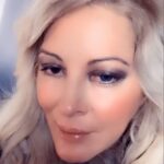 Loana Petrucciani Instagram - Coucou mes Loulous !!! Sexy ou non ?? 😋.. À vous de me le dire ?! Plein de gros bisous câlins 🤗😘💓💝 💖 loana #beauty ##frenchgirl #miroir #naturalmakeup #loveyou #influenceuse #romantic #women #selfie #love #heart #sweet #friends #blondebombshell #love #heart #sweet #friends #blondebombshell #🧡Mes loulous juste pour vous rappeler que si vous voulez faire une dédicace personnalisé de moi à qui vous voulez ou même vous même pour n’importe quelle occasion ou juste pour faire plaisir .. Vous pour pouvez me retrouver sur le site Vidoleo