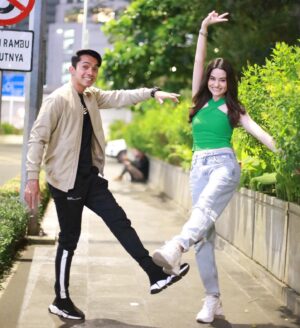Loide Christina Teixeira Instagram - HBD to this special Person. Semoga sehat selalu panjang umur,tambah barokah rezekinya,dan sukses terus. Amin. Wishing you the best of everything on your birthday and always. (Slide) Tom wants to say Hbd too but he's a little shy 🥳🎉