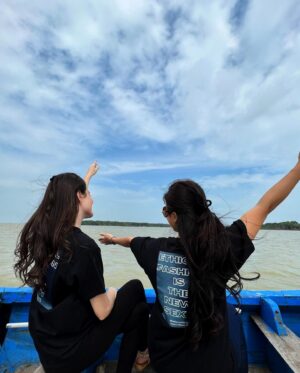 Loide Christina Teixeira Instagram - Senang sekali bisa kontribusi untuk bakti sosial bersama @ledianeofficial dalam rangka penanaman pohon mangrove sebanyak 1018. Harapan Saya semoga kegiatan ini dapat membantu Desa Bedono, Demak, Jawa Tengah untuk meminimalisir abrasi pasang laut. Seru sekali Saya mendapatkan kesempatan pengalaman untuk terjun langsung seperti ini.I had so much fun! 🌳❤️ 
#gogreen #indonesia #semarang #nature