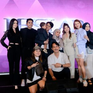 Loide Christina Teixeira Instagram - Dream Come True Mimpi seorang anak sumatra yang merantau ke Jakarta satu persatu terwujud mulai dari leslar Entertainment, sekarang Leslar Records @rizkybillar @lestykejora semangat terus gel, bangga gw telah menjadi saksi sejarah perjalan leslar dari awal sampe sekarang, keep moving forward 🔥