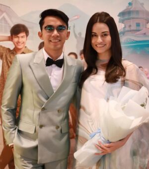 Loide Christina Teixeira Instagram - About last night 
Gala Premiere Film @nagihjanjicinta akan Tayang tgl 8 Desember 2022 di Bioskop
CONGRATS ALL CAST 💙✨

Dress by @savlavin