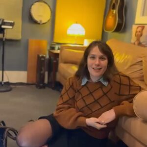 Lola Kirke Instagram - “What a dump!” 

1. Me by @electraking 
2. General mood
3. Me crushing at spelling by @jordanlehning feat.  @mscaitlinrose 
4. Super group for @cbssaturday (@sarahtomekdrums, @amandamccoyofficial, @joshuakaler)
5. My new favorite sport if you haven’t mutton busted you haven’t lived
6. @lanabarkin making her way to be EGOT status (if she gets there before me we’ll stop speaking 😊)
7. My House
8. My dog 
9. Me being cute in @7forallmankind
10. A good deal