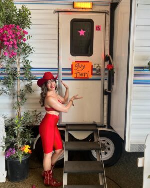 Lola Kirke Instagram - all my exes live in LA that’s why @guyfieri 

(thank you @stagecoach for having me. Always an honor ❤️)