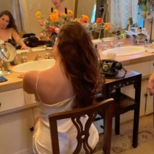 Lola Kirke Instagram - Some of my favorite moments from the world of  #ladyforsale (including singing “Grandpa” by @thejuddsofficial backstage with @joshuakaler   @alexwongsounds before our release show, the day of Naomi Judd’s passing). 

Thank you to everyone who’s listened and sang along and showed up to my shows the last 2 years. It means the world to me that the things that make my life lighter and give it meaning can do the same for others too. 

Comment your fave song below if you feel like it! have a wonderful day 🩷🤠🩷