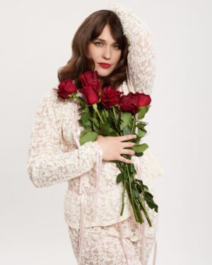 Lola Kirke Instagram - Here’s some more shots from my Country Curious interview with @eazytigermag a couple weeks ago 🐅

Photographer: BriAnne Wills @briannewills
Stylist: Doria Santlofer @doriasantlofer
Hair & makeup: Regina Harris @reginaharris
Cinematographer: Jon Gourlay @jongourlay
Photo assistant: Katy Andrascik @katyandrasci