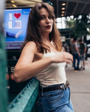 Lola Kirke Instagram - The press has spoken: 
City Girl Country is fun AF 
❤️🤠❤️ 

Thanks for all the love on Country Curious so far!!! Check out the full articles at the link in my bio!

📸@ohadkab