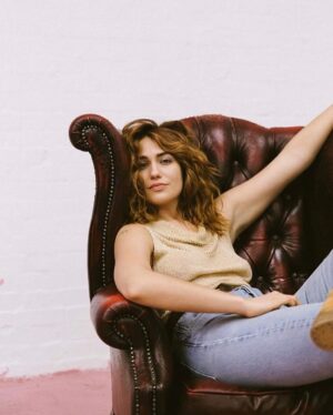 Lola Kirke Instagram - Missing me like I miss you?! Swipe for a little update on how we can stay in touch 💌 

Join my newsletter at the link in my bio!