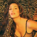 Lola Kirke Instagram – Casual pic of me wondering which songs I should play on the Bat Outta Beverly Hills tour 🐆 what do you think? Tell me in the comments section ❤️

📸 @electraking
💄 @jkinigopoulos
🐆 @rosegoldvtg