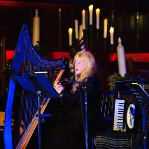 Loreena McKennitt Instagram - 𝗔 𝗹𝗼𝘃𝗲 𝗹𝗲𝘁𝘁𝗲𝗿 𝘁𝗼 𝘁𝗵𝗲 𝘀𝗲𝗮𝘀𝗼𝗻 When I was a child growing up in a small prairie town in Manitoba I loved listening to Christmas and winter stories, immersing myself in the musical wonder of the season, rich with the ritual of concerts. READ FULL STORY in BIO LINK @LoreenaMcKennitt