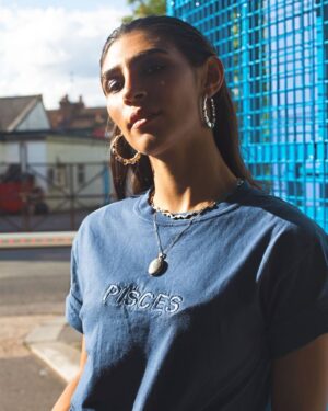 Lorena Andrea Instagram - There's a tiny piece of the sun inside her and if you can't see it, then you've never really looked into her eyes 🧜🏽‍♀️
Reppin my mars sign in this cute customized Tee from @dawnofaquarius_doa available online now 😉🌊🌍🔥❇