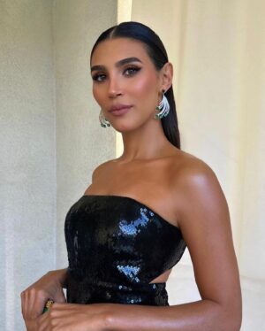 Lorena Andrea Instagram - Last night at the World Premiere for @disneylittlemermaid 🧜🏽‍♀️🦀🐚

Glam Squad ✨💘
Styling @katiebof 
Makeup @allanface 
Hair @ericka_verrett