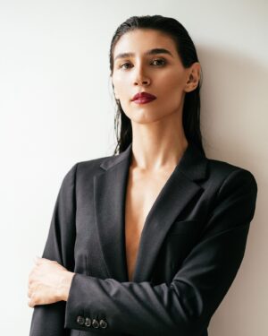 Lorena Andrea Instagram - Spilling Warrior Nun 🍵 and beauty secrets in the latest issue of Heybeauti 💋

🔗 Link in highlights for magazine 💖